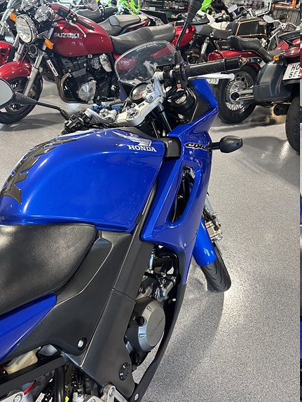 Honda CBR125R 3 of 5
