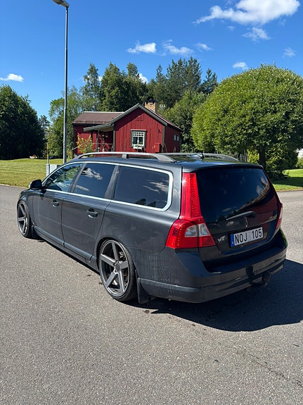 Volvo V70 4 of 5