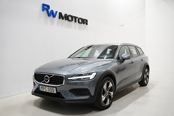 Volvo V60 Cross Country 2 of 5