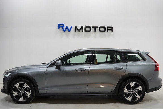 Volvo V60 Cross Country 3 of 5