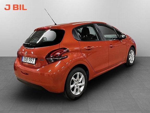 Peugeot 208 3 of 5