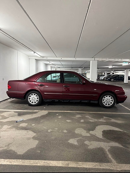 Mercedes-Benz E240 3 of 9