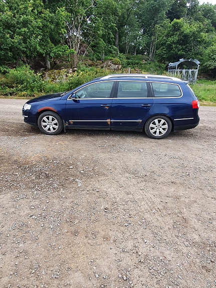 Volkswagen Passat 2 of 7