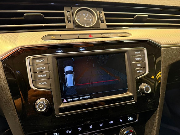 Volkswagen Passat Alltrack 12 of 27