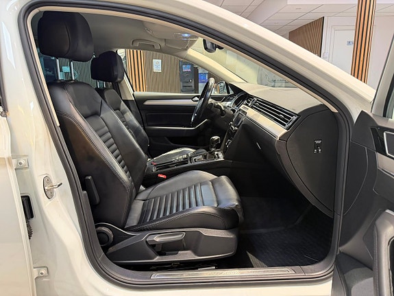 Volkswagen Passat Alltrack 21 of 27