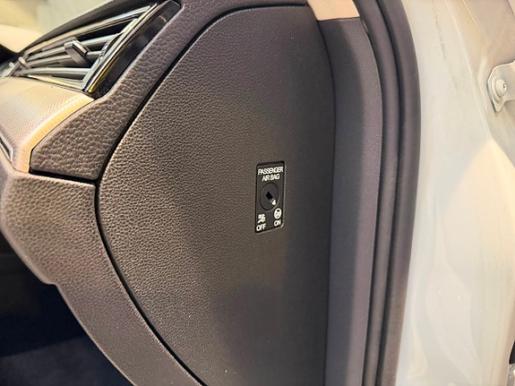 Volkswagen Passat Alltrack 22 of 27