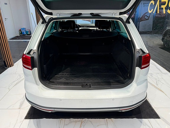 Volkswagen Passat Alltrack 5 of 27