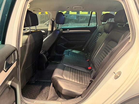 Volkswagen Passat Alltrack 18 of 27