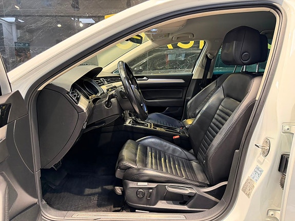 Volkswagen Passat Alltrack 16 of 27