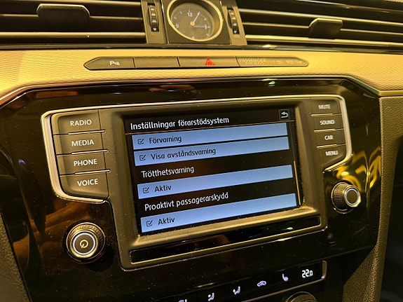 Volkswagen Passat Alltrack 14 of 27