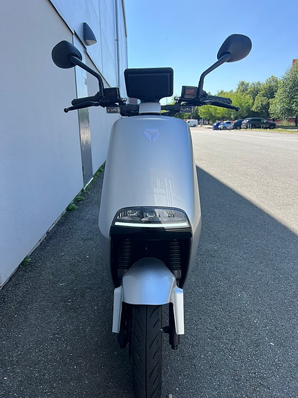 Yadea G5 15 of 20