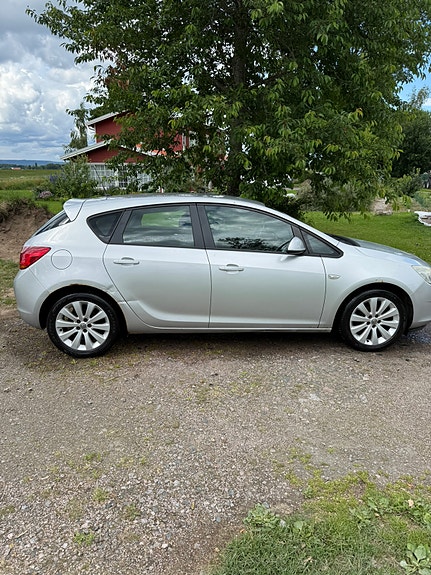 Opel Astra 2 of 5