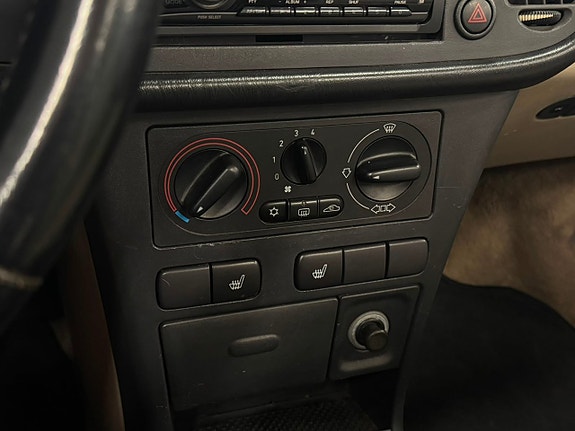 Saab 900 14 of 16