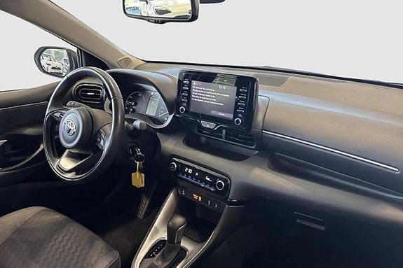 Toyota Yaris 8 of 12