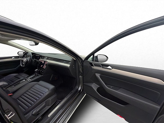 Volkswagen Passat Alltrack 25 of 30