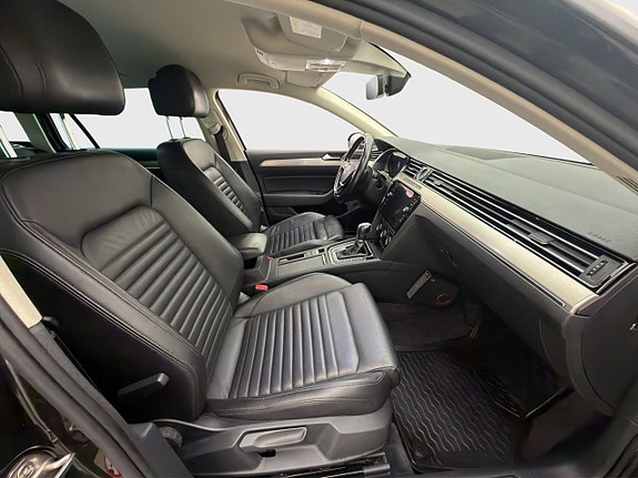 Volkswagen Passat Alltrack 24 of 30