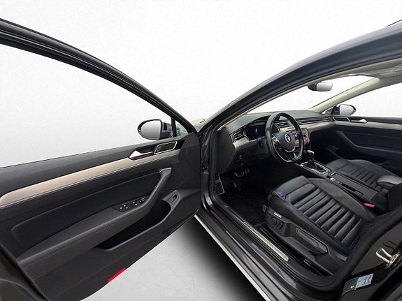 Volkswagen Passat Alltrack 11 of 30