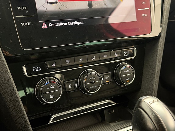 Volkswagen Passat Alltrack 22 of 30