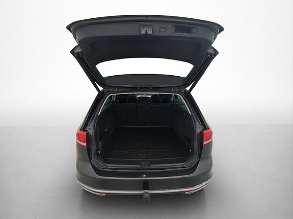 Volkswagen Passat Alltrack 27 of 30