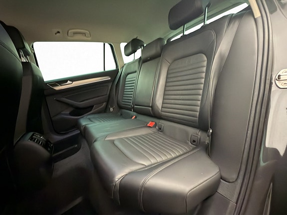 Volkswagen Passat Alltrack 26 of 30