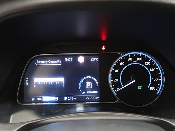 Nissan Leaf 4 of 5