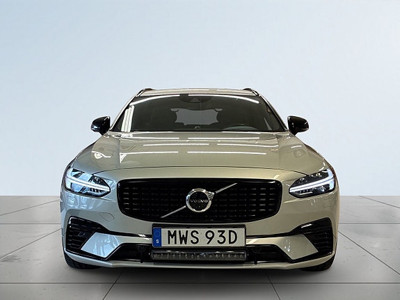 Volvo V90 2 of 19