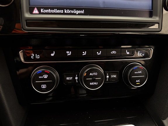 Volkswagen Passat 22 of 30