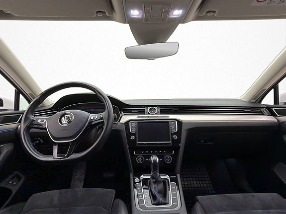Volkswagen Passat 11 of 30
