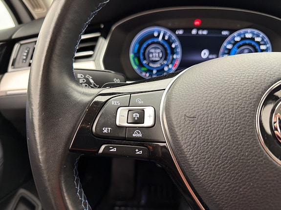 Volkswagen Passat 15 of 30