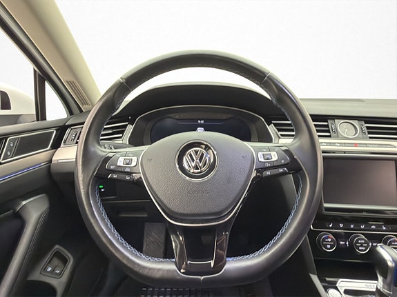 Volkswagen Passat 12 of 30