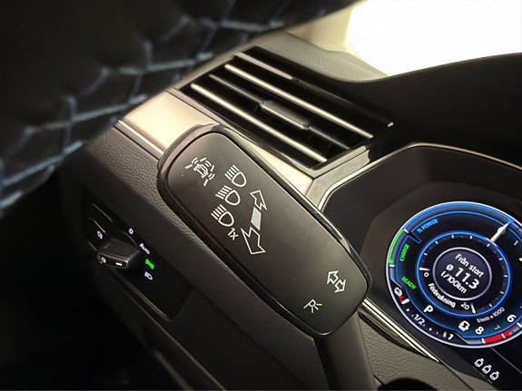 Volkswagen Passat 14 of 30