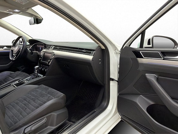 Volkswagen Passat 23 of 30