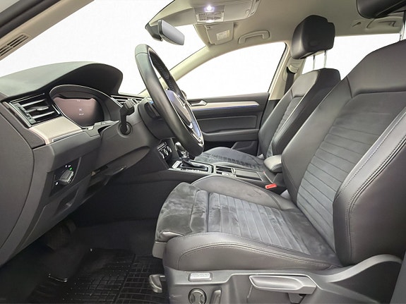 Volkswagen Passat 9 of 30