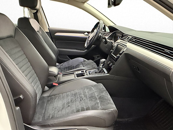 Volkswagen Passat 24 of 30