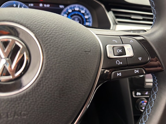 Volkswagen Passat 18 of 30