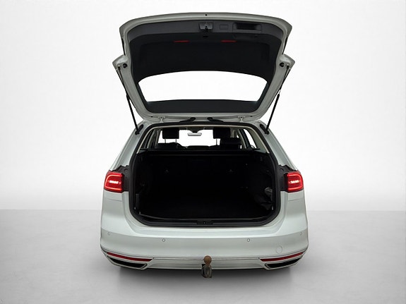 Volkswagen Passat 26 of 30