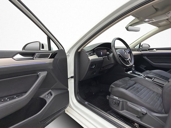 Volkswagen Passat 10 of 30