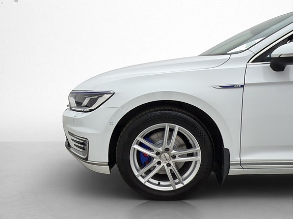 Volkswagen Passat 28 of 30