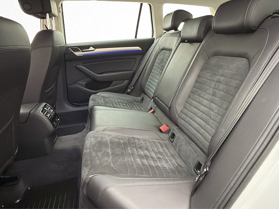 Volkswagen Passat 25 of 30