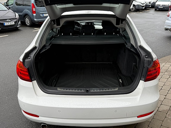 BMW 318d 6 of 16