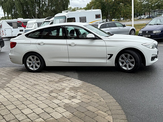 BMW 318d 3 of 5