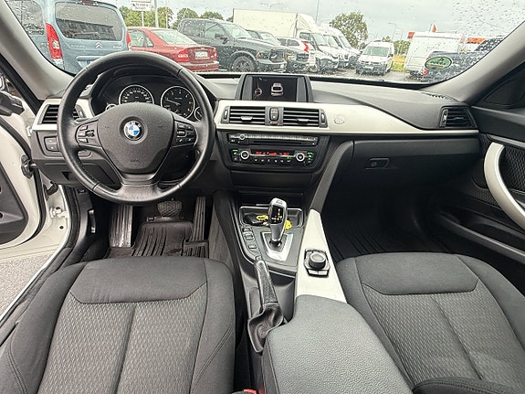 BMW 318d 11 of 16