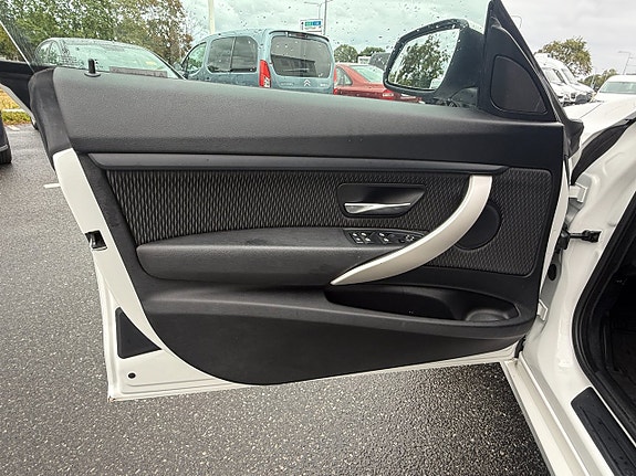 BMW 318d 12 of 16