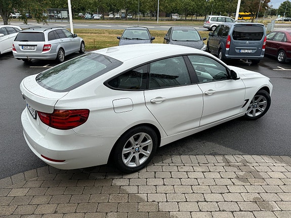 BMW 318d 4 of 5