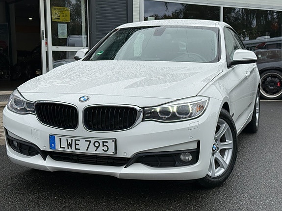 BMW 318d 2 of 5