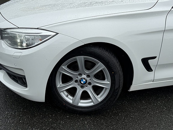 BMW 318d 8 of 16