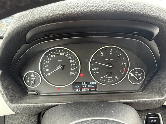 BMW 318d 13 of 16
