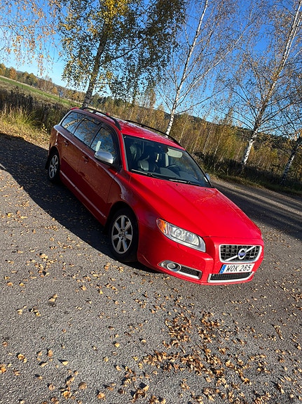 Volvo V70 2 of 5