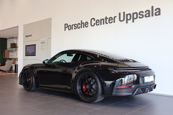 Porsche 911 Carrera GTS 3 of 5
