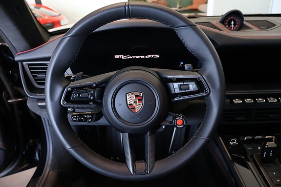 Porsche 911 Carrera GTS 9 of 12